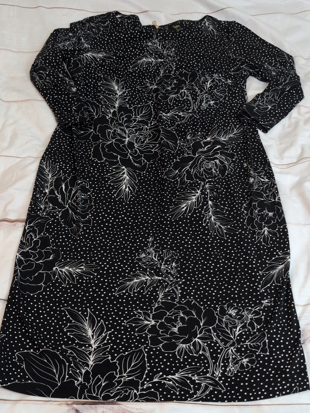 Taylor Dress Boat Neck Maternity Shift Dress Floral Large Black White